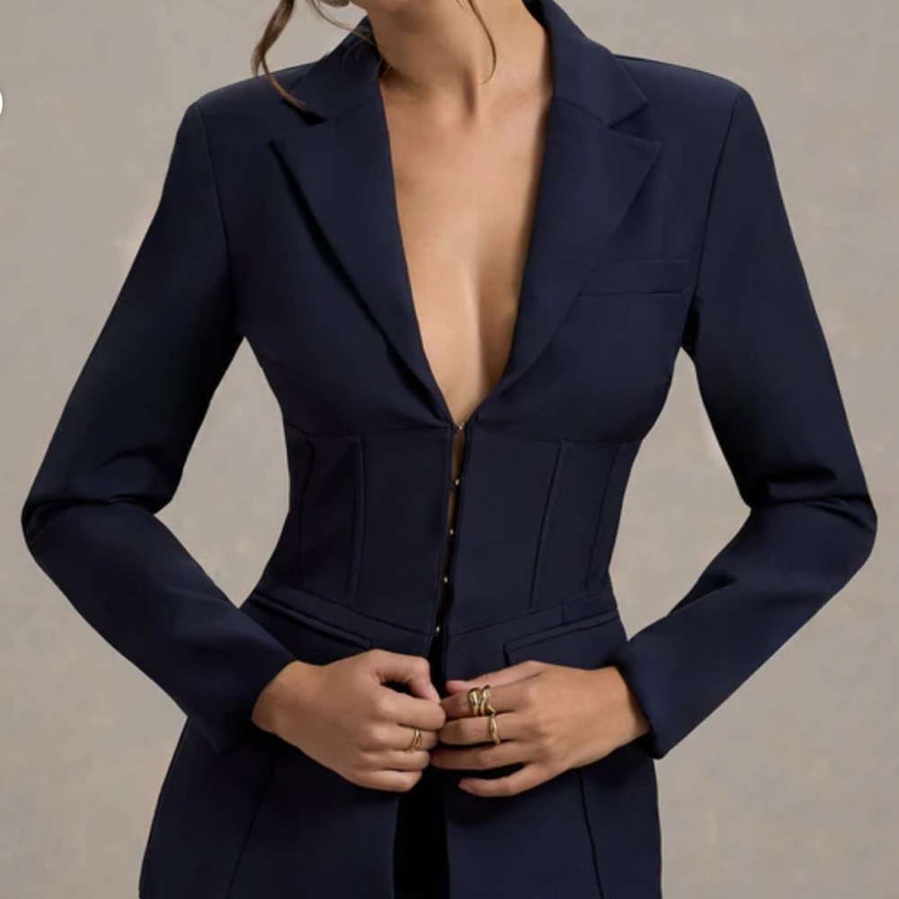 Navy Blue Tailored Blazer with Structured Fit and Narrow Lapels